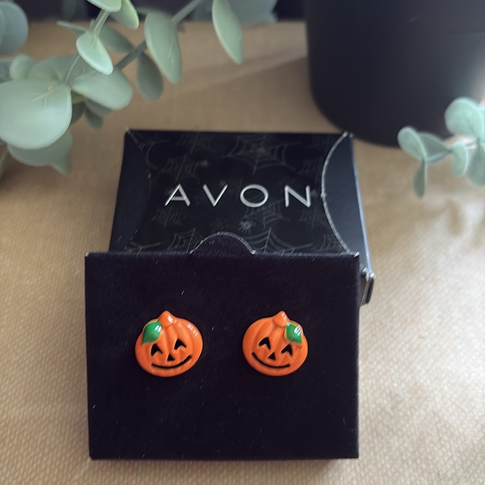 Avon Halloween Pumpkin Cut-out Jack-O'-Lantern Enamel Stud Earrings NIB 🎃